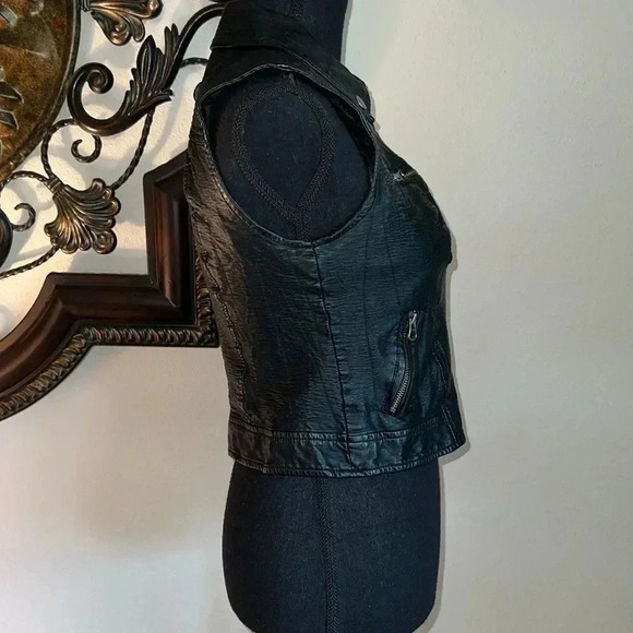 Rock & Republic Women’s Black Imitation Vegan Leather Lined Vest Small - Picture 9 of 16